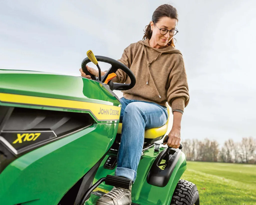 John Deere X107 Ride-on Lawn Mower - Image 4