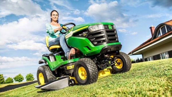 John Deere X127 Ride-on Lawnmower - Image 2