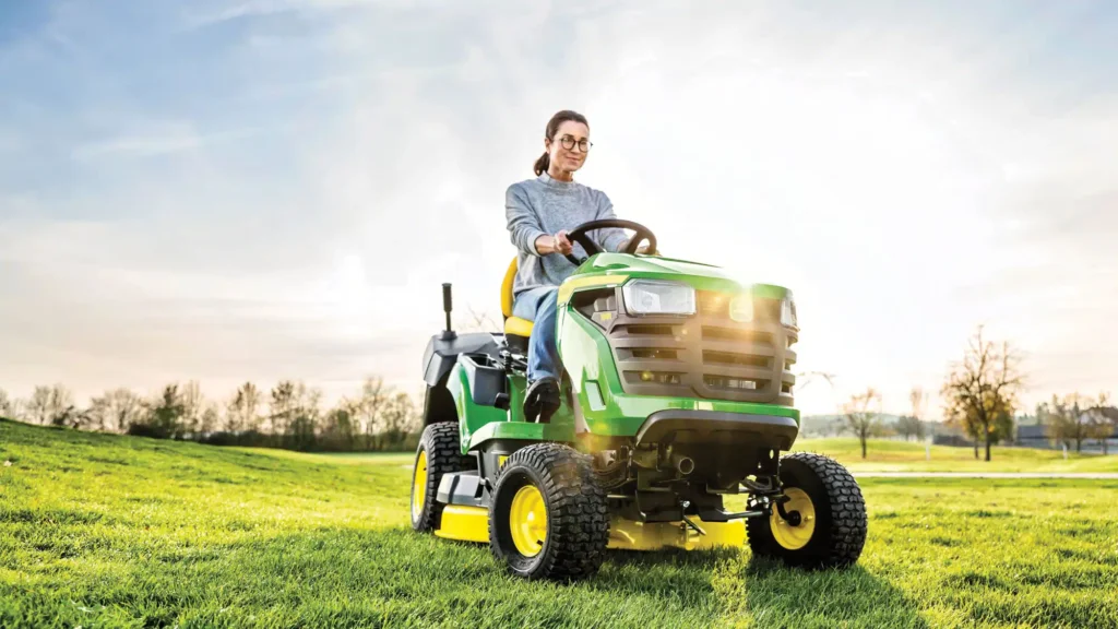 John Deere X147R Ride-on Lawnmower - Image 2
