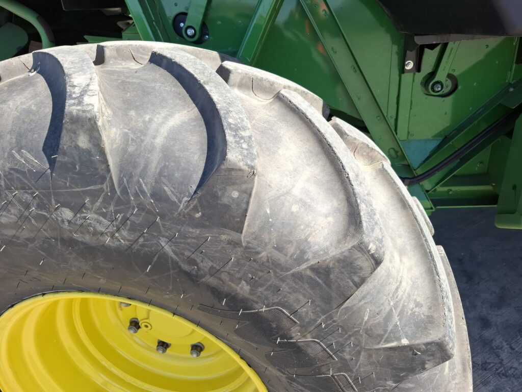 John Deere T670i - Image 17