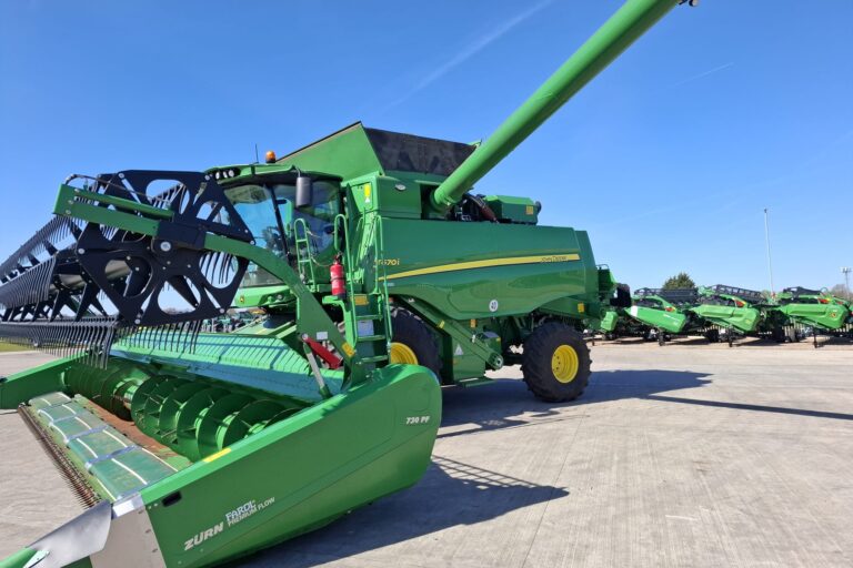 John Deere T670i