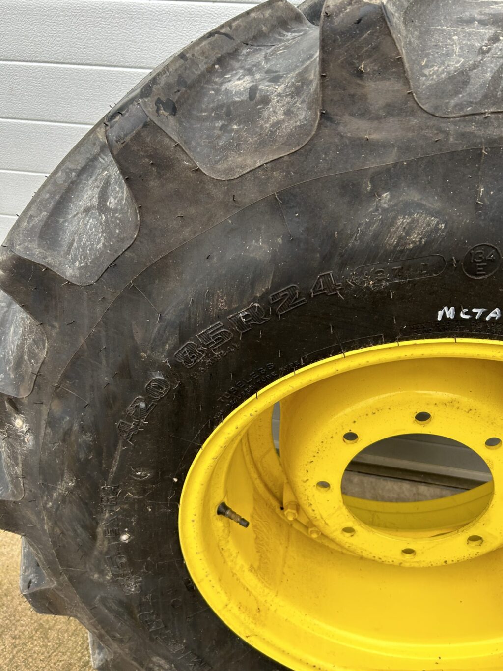 Firestone Performer 85 Extra 420/85X24 On Rims - Image 6