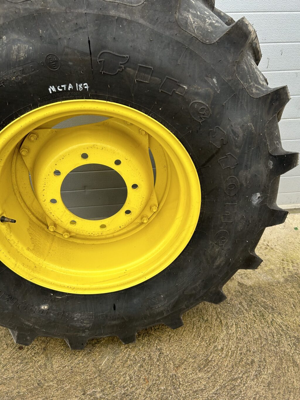 Firestone Performer 85 Extra 420/85X24 On Rims - Image 2