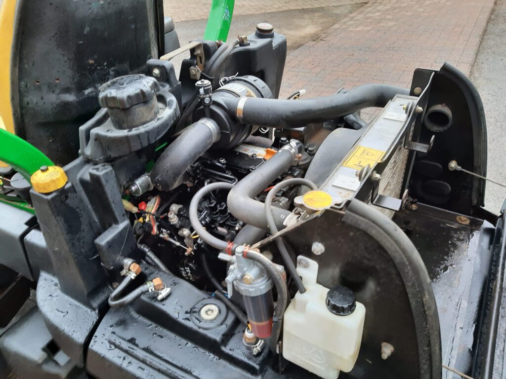 John Deere 2500E greens triple mower - Image 10