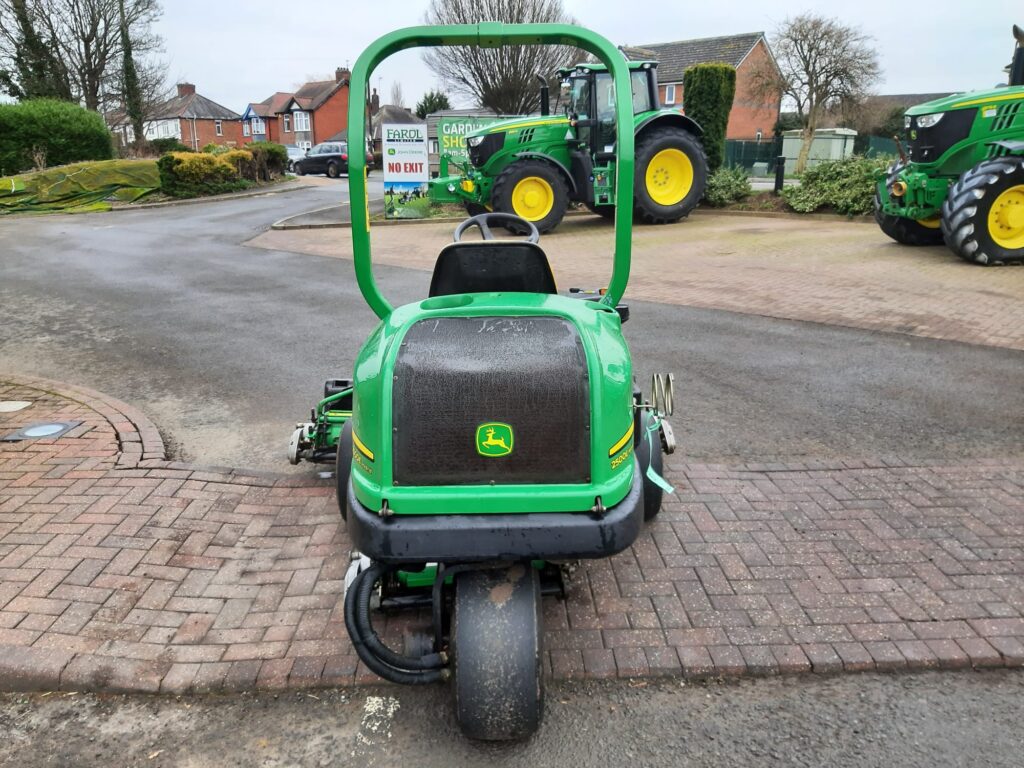 John Deere 2500E greens triple mower - Image 5