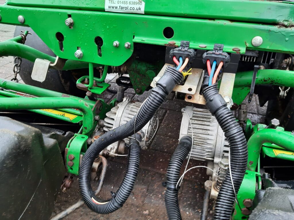 John Deere 2500E greens triple mower - Image 7