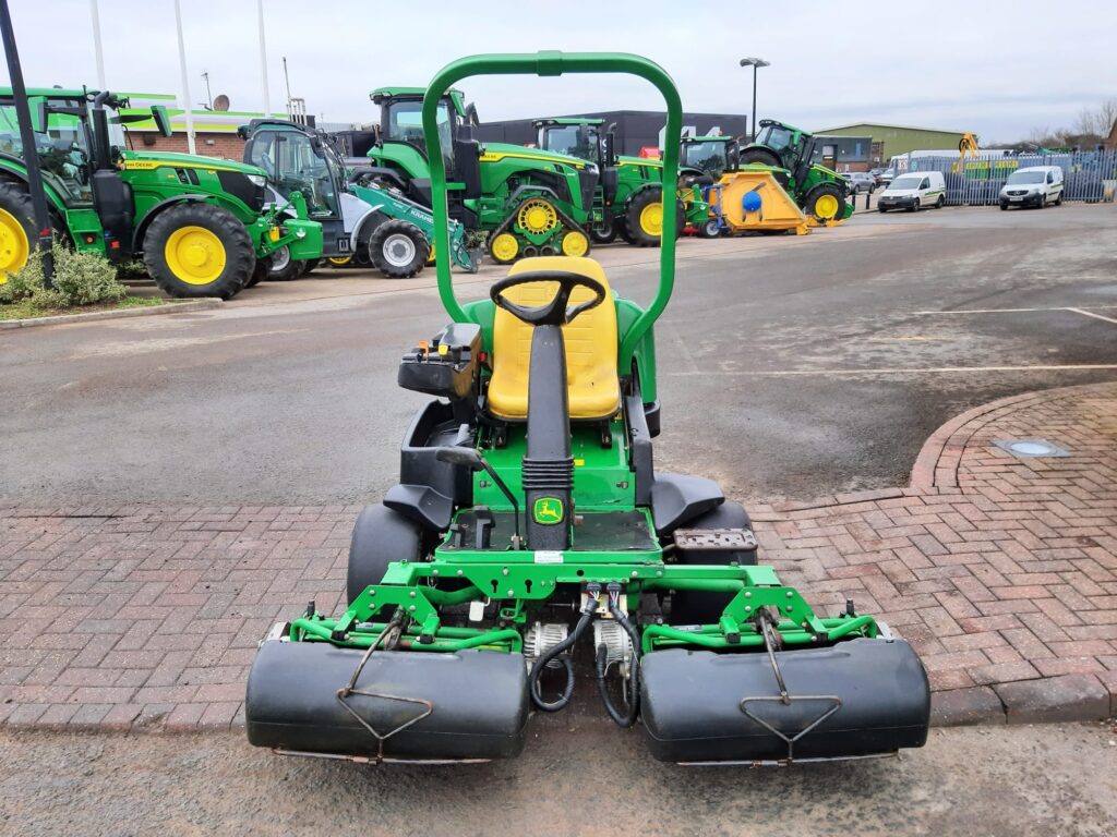 John Deere 2500E greens triple mower - Image 4