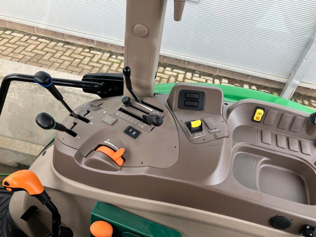 John Deere 5075E - Image 11