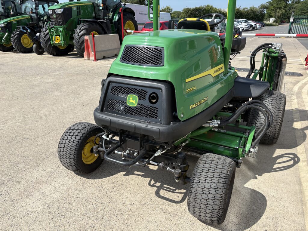 John Deere 7700A Fairway Mower - Image 4