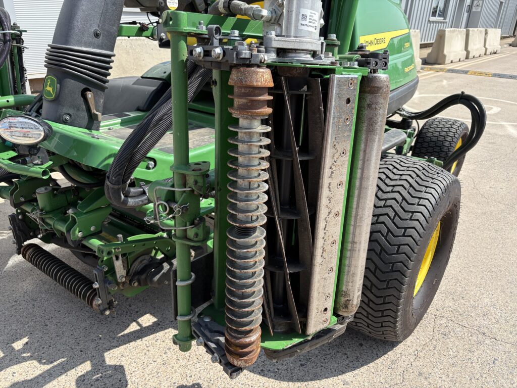 John Deere 7700A Fairway Mower - Image 6
