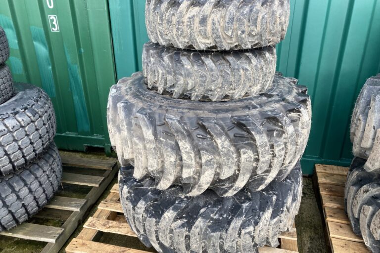 John Deere wheel and industrial tyre set