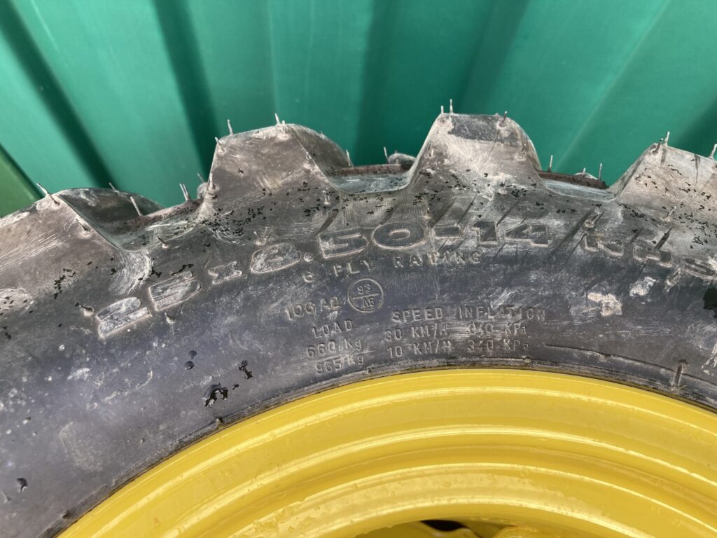 John Deere wheel and industrial tyre set - Image 4