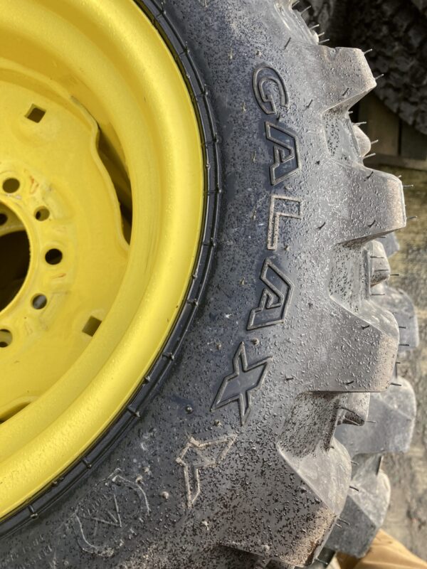 John Deere wheel and Industrial tyre set - Image 3