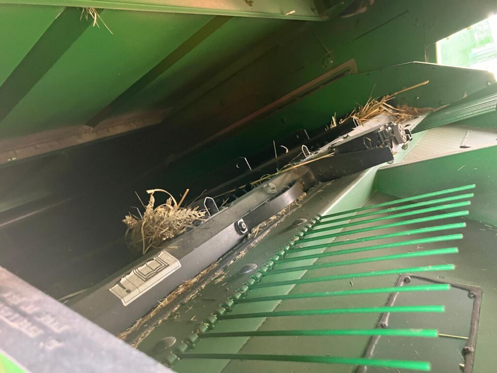 John Deere T560i HM - Image 11