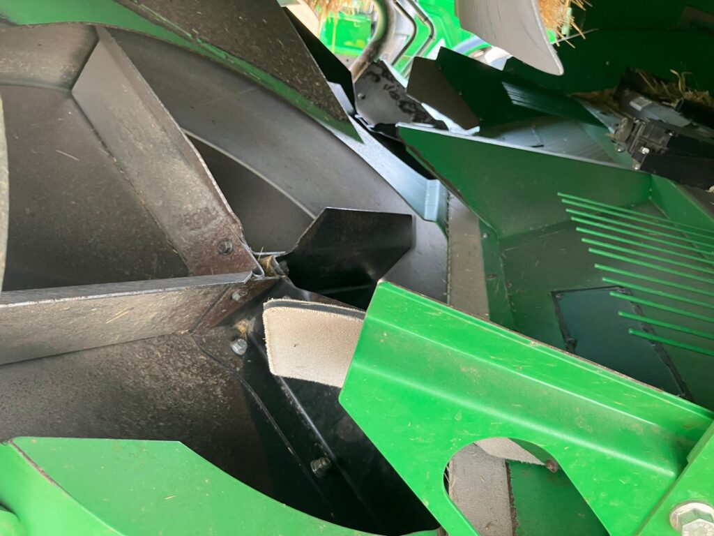 John Deere T560i HM - Image 19