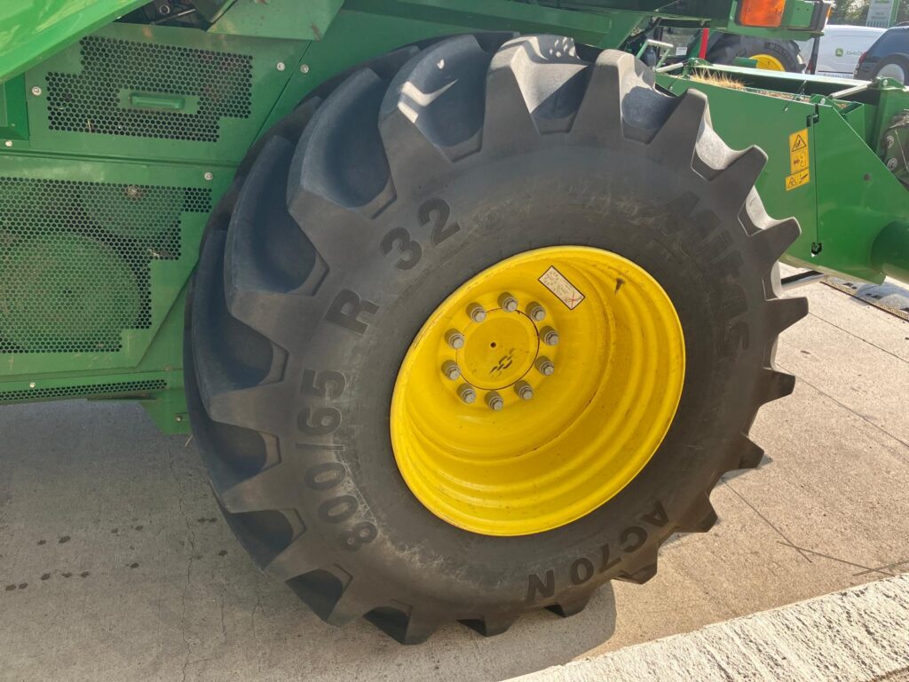 John Deere T560i HM - Image 20