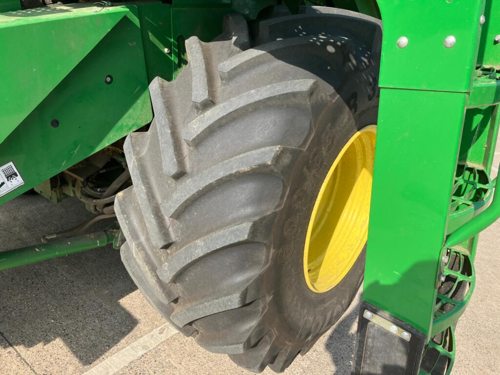John Deere T560i HM - Image 27