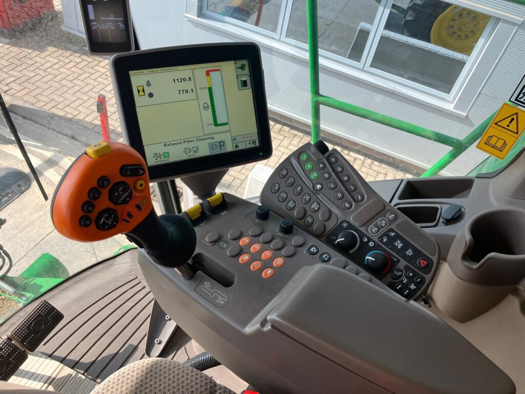 John Deere T560i HM - Image 31
