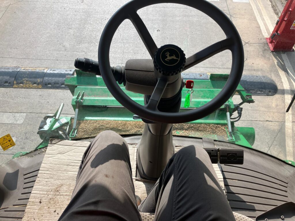 John Deere T560i HM - Image 32