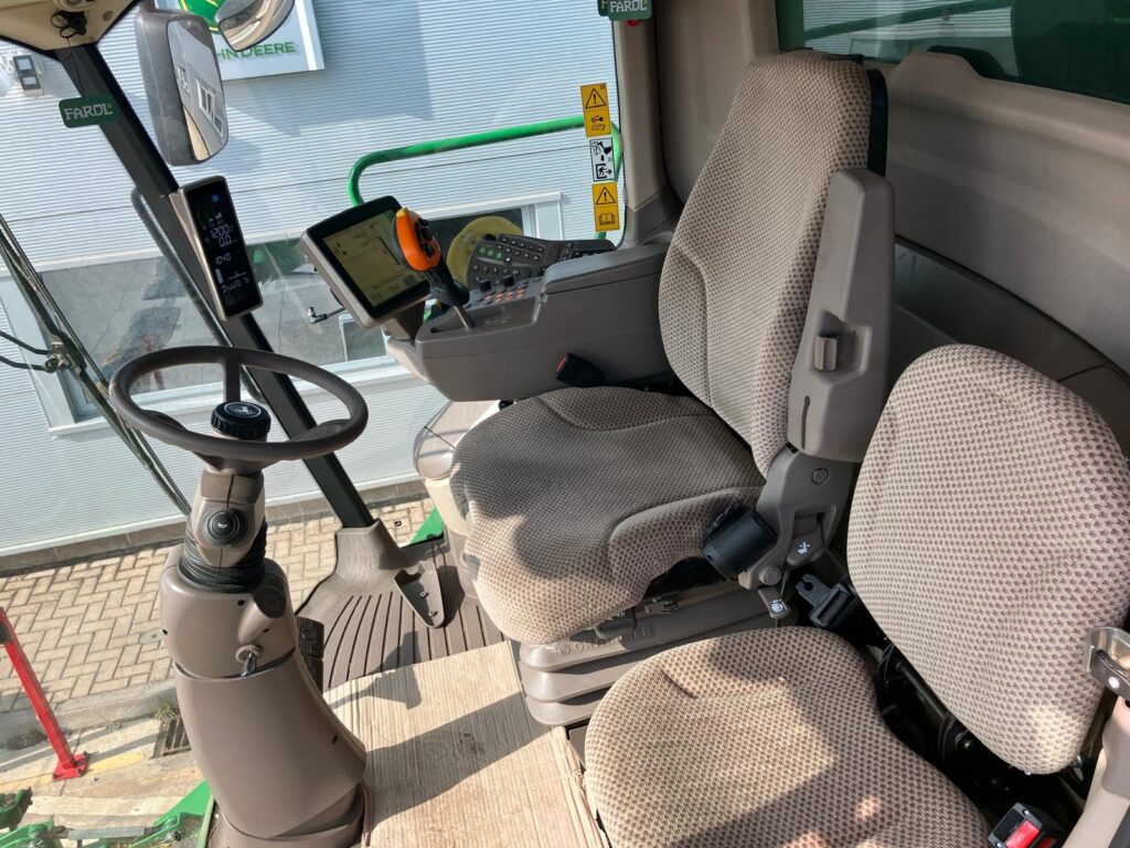 John Deere T560i HM - Image 35