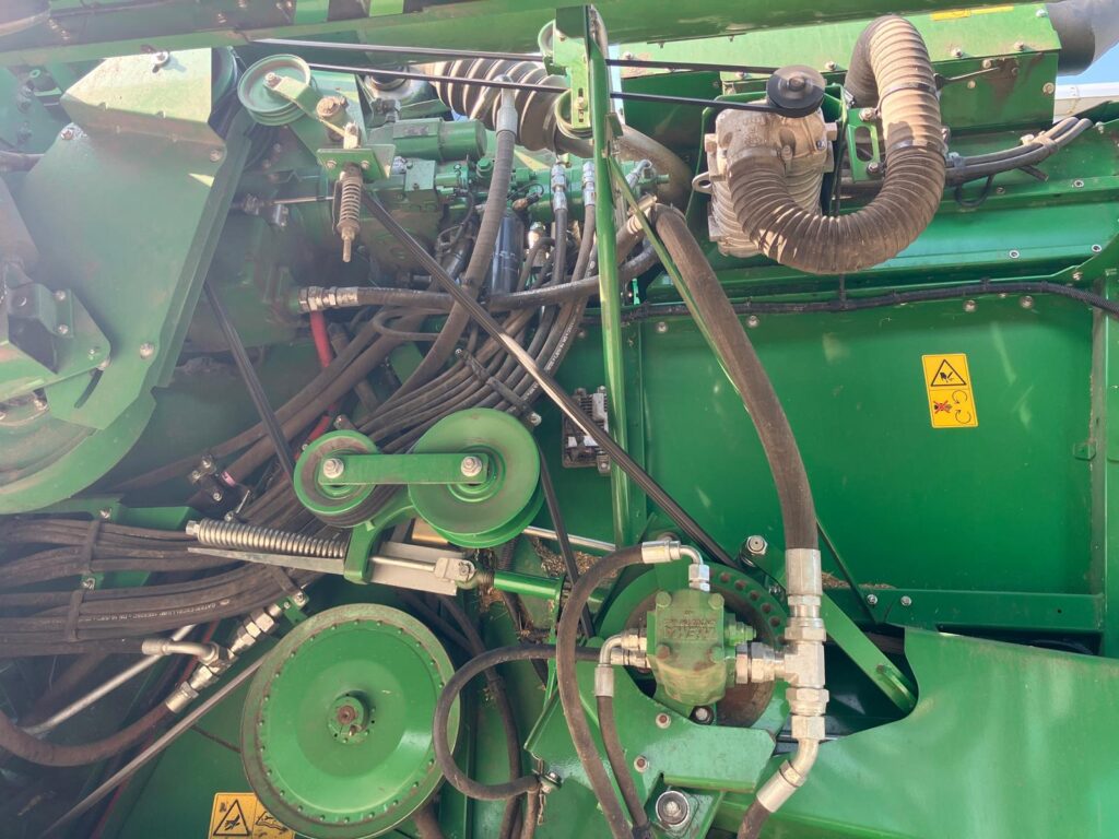 John Deere T560i HM - Image 37