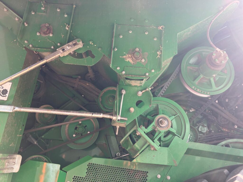 John Deere T560i HM - Image 38
