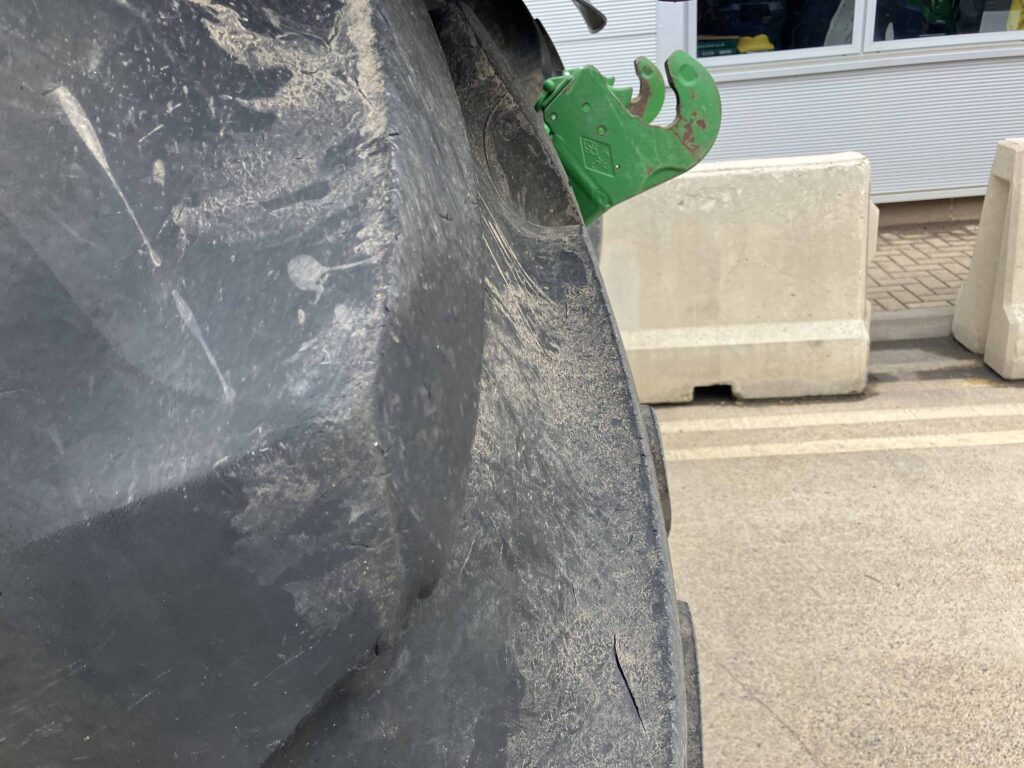 John Deere 6R 215 - Image 12