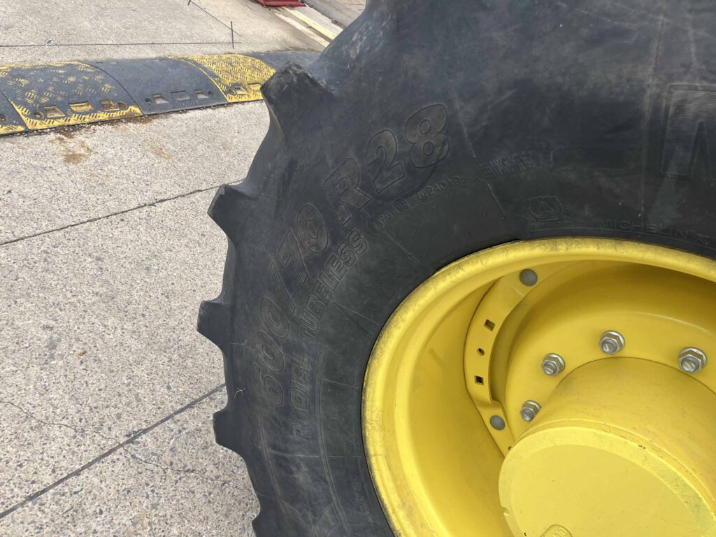 John Deere 6R 215 - Image 14