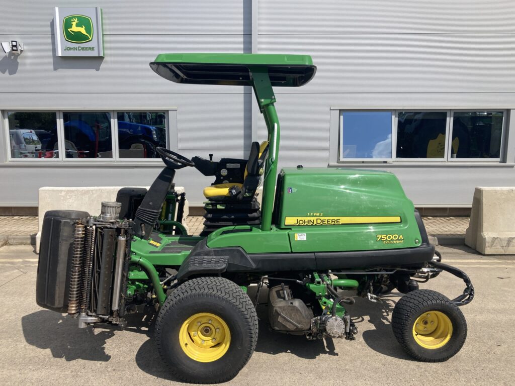 John Deere 7500AE fairway mower - Image 2