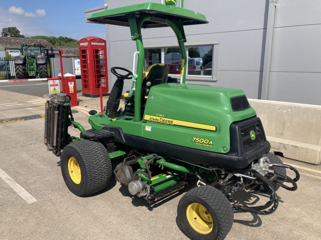 John Deere 7500AE fairway mower - Image 3