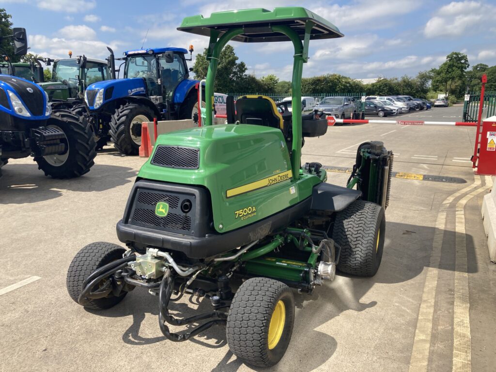 John Deere 7500AE fairway mower - Image 5