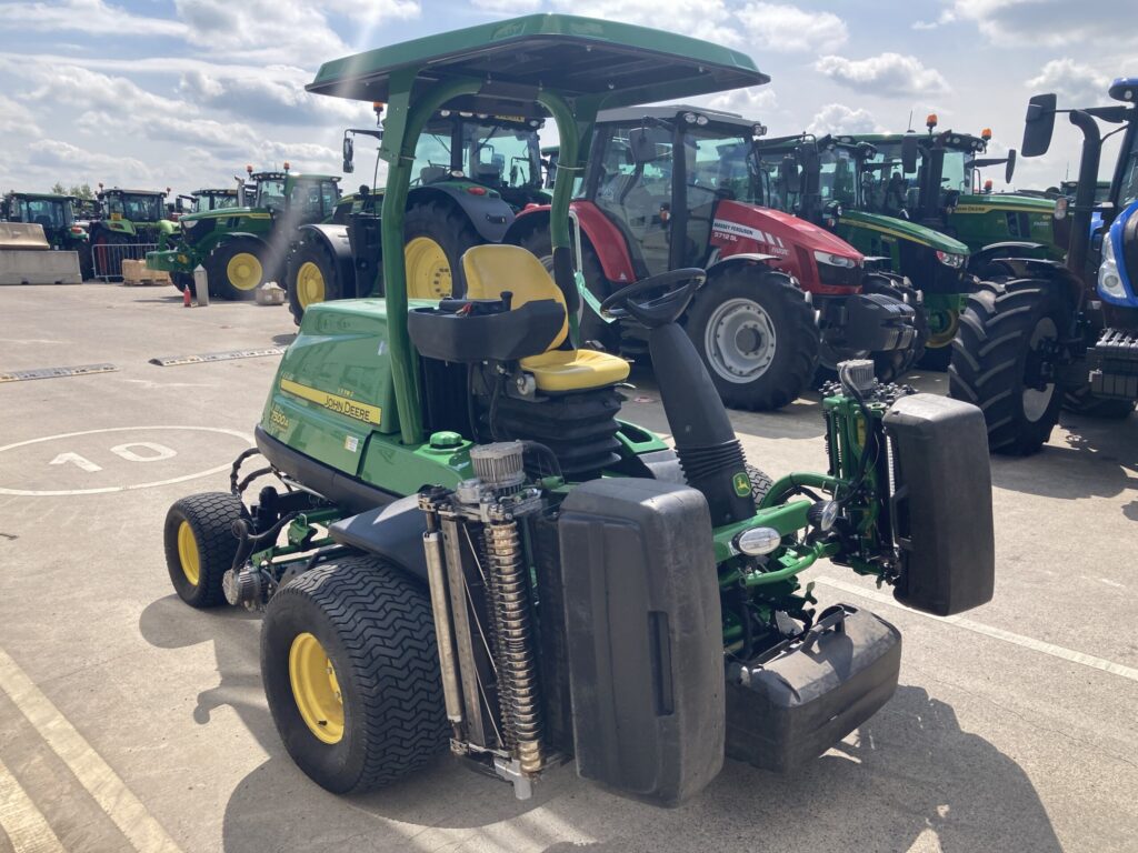 John Deere 7500AE fairway mower - Image 7