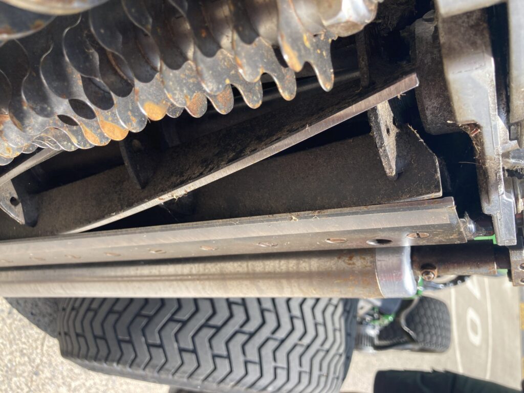 John Deere 7500AE fairway mower - Image 10