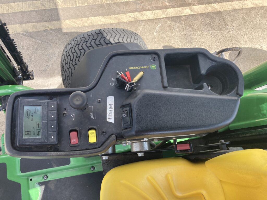 John Deere 7500AE fairway mower - Image 11