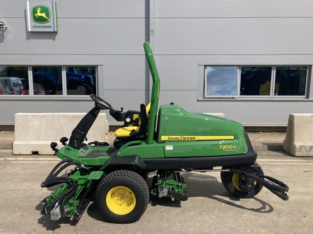 John Deere 7200A utility mower - Image 2