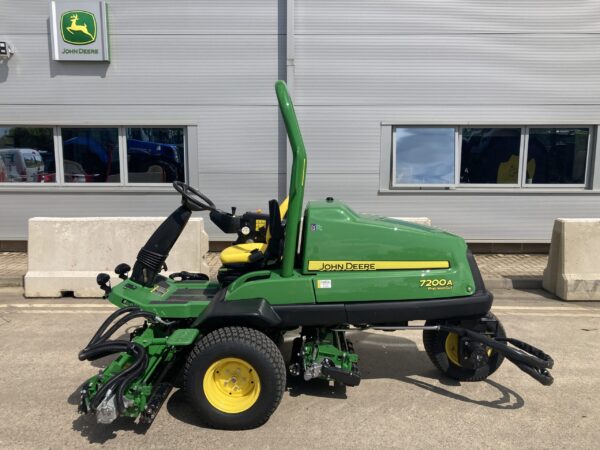 John Deere 7200A utility mower - Image 2