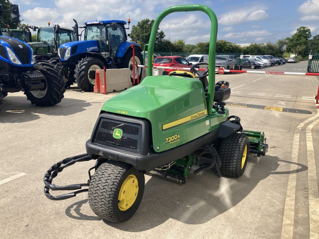 John Deere 7200A utility mower - Image 5