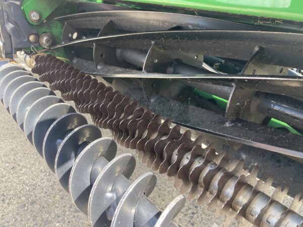 John Deere 7200A utility mower - Image 9