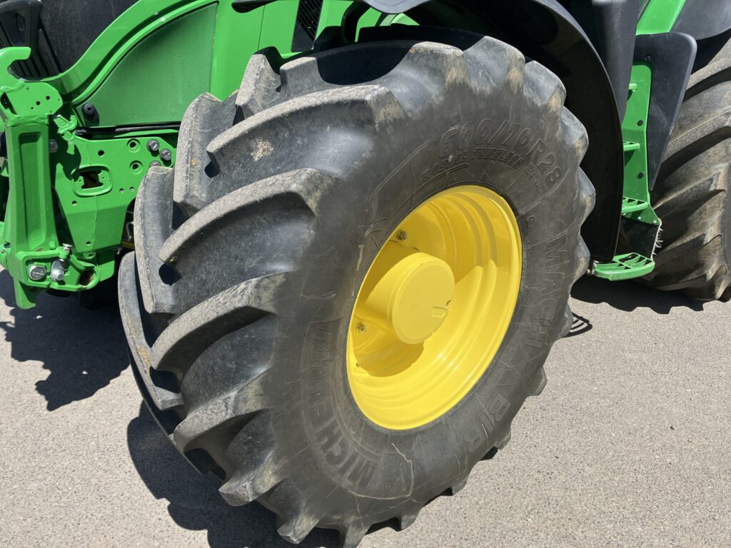 John Deere 6R 215 - Image 10
