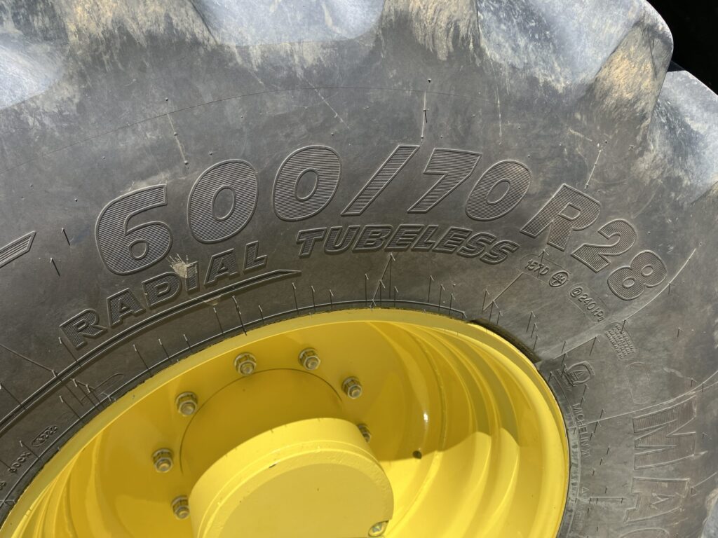 John Deere 6R 215 - Image 12
