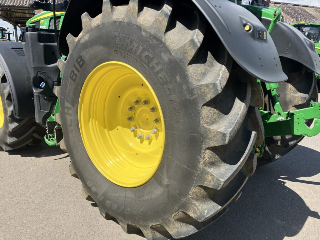 John Deere 6R 215 - Image 13