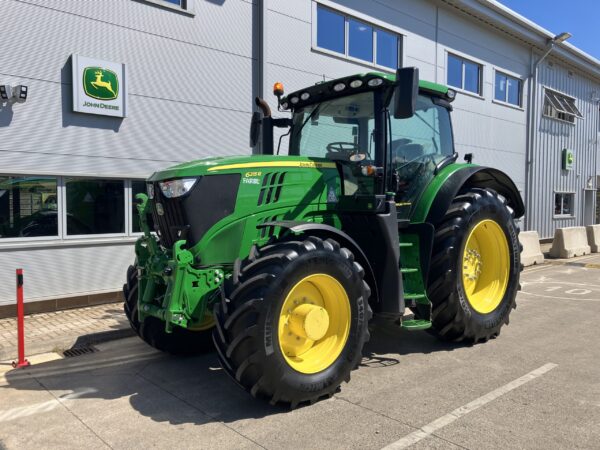 John Deere 6215R