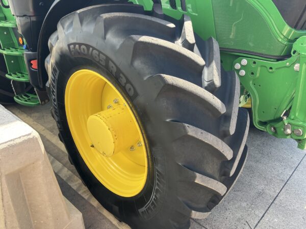John Deere 6215R - Image 17