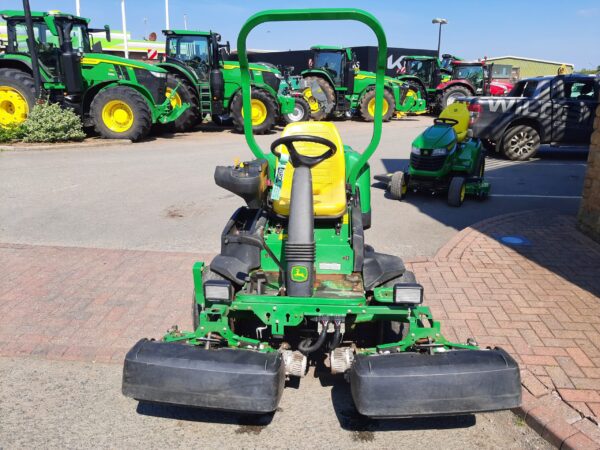 John Deere 2500EH greens triple mower - Image 4