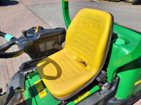 John Deere 2500EH greens triple mower - Image 8