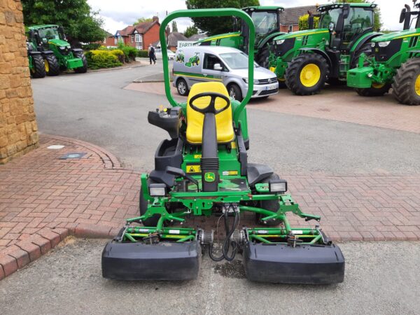 John Deere 2500E Greens triple mower - Image 4