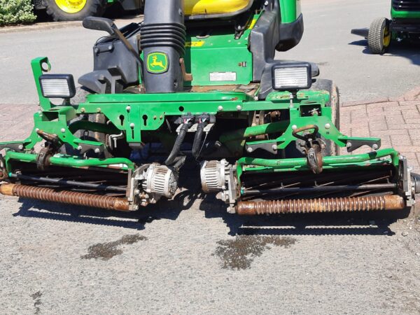 John Deere 2500EH greens triple mower - Image 9