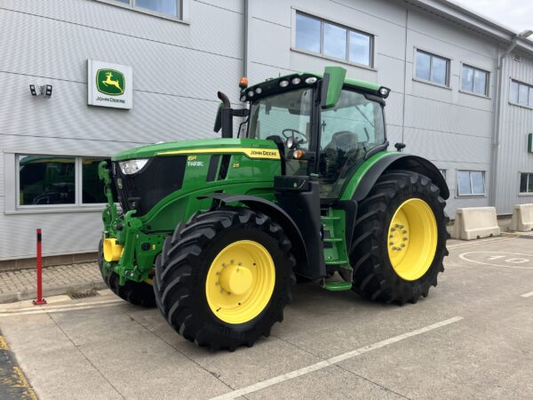 John Deere 6R 215