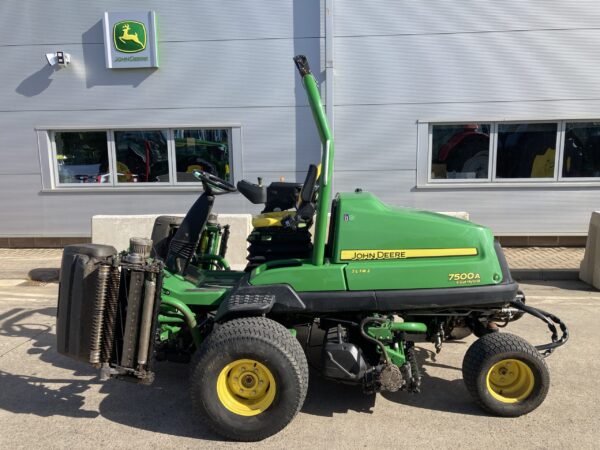 John Deere 7500AE Fairway Mower - Image 2