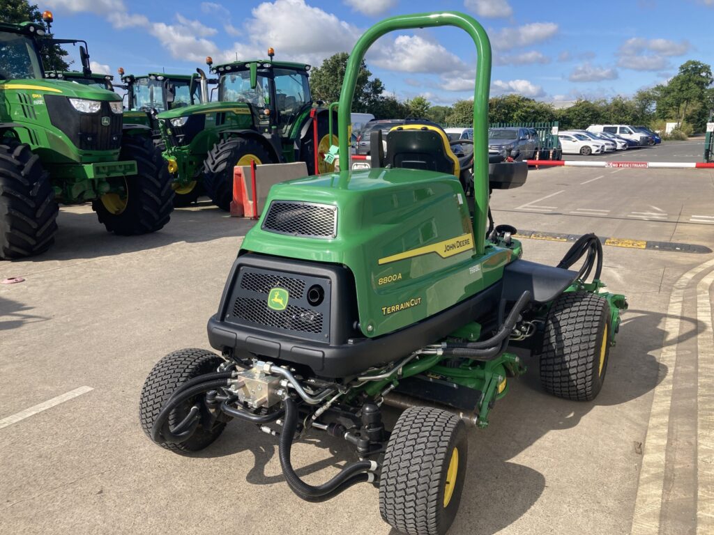 John Deere 8800A 5 pod rotary mower - Image 5